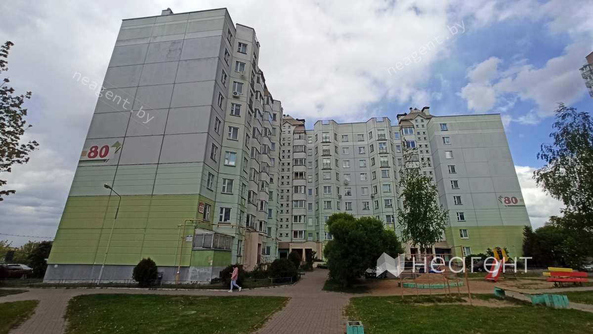 Угловой дом на Пимена Панченко 80