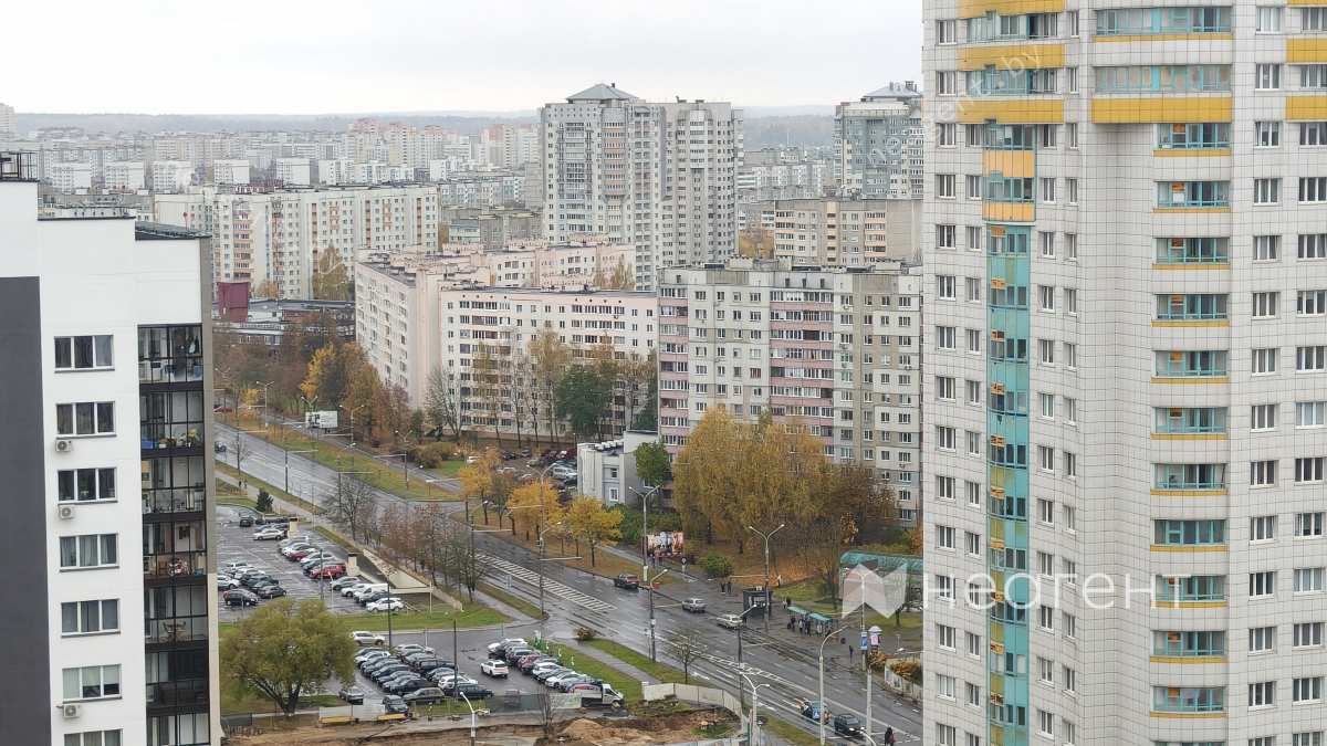 просп. Дзержинского, дом 92, вид из окна