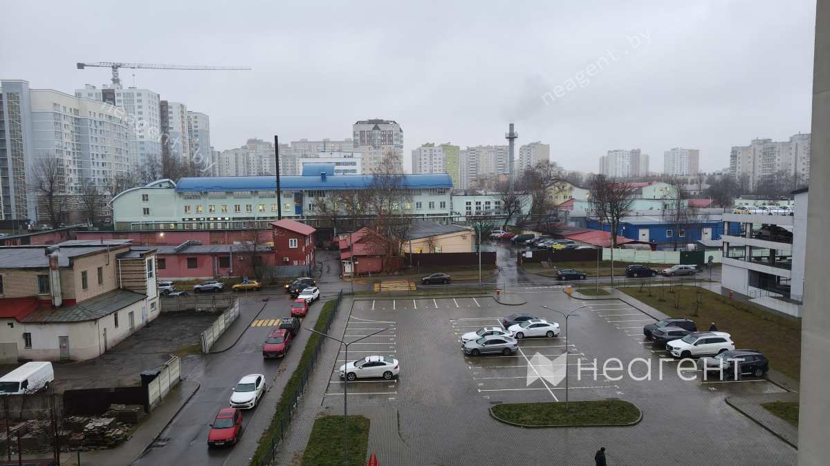 просп. Дзержинского, дом 23, вид из окна