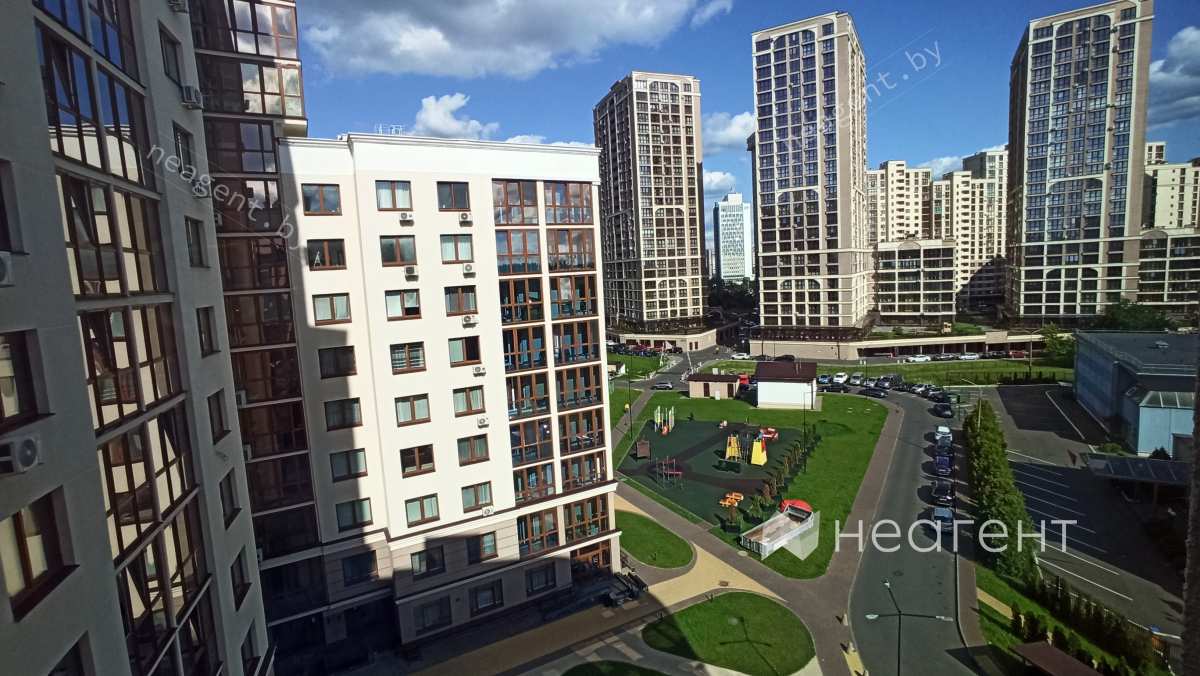 просп. Независимости, дом 88, вид во двор 