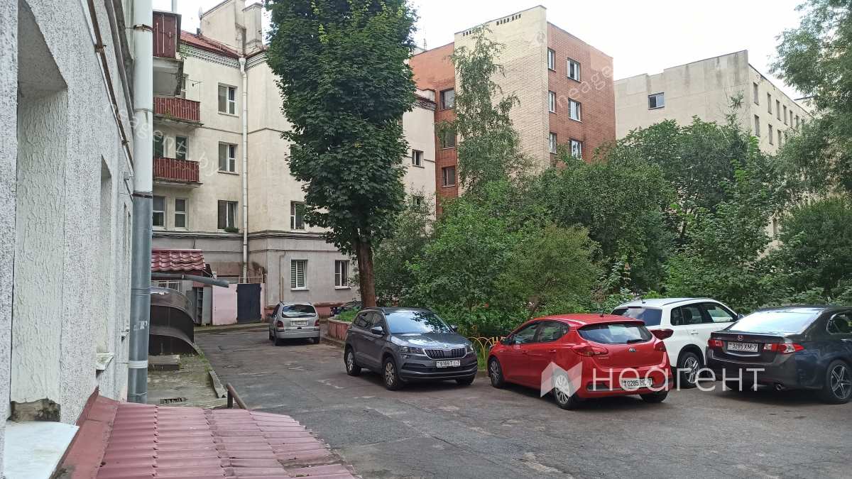 Дворовая территория Сурганова, 20