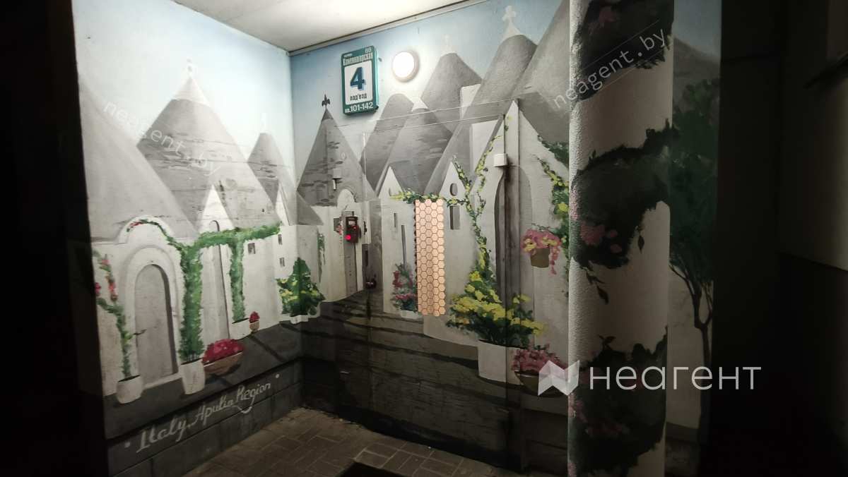 ул. Каменногорская, дом 88, роспись подъезда