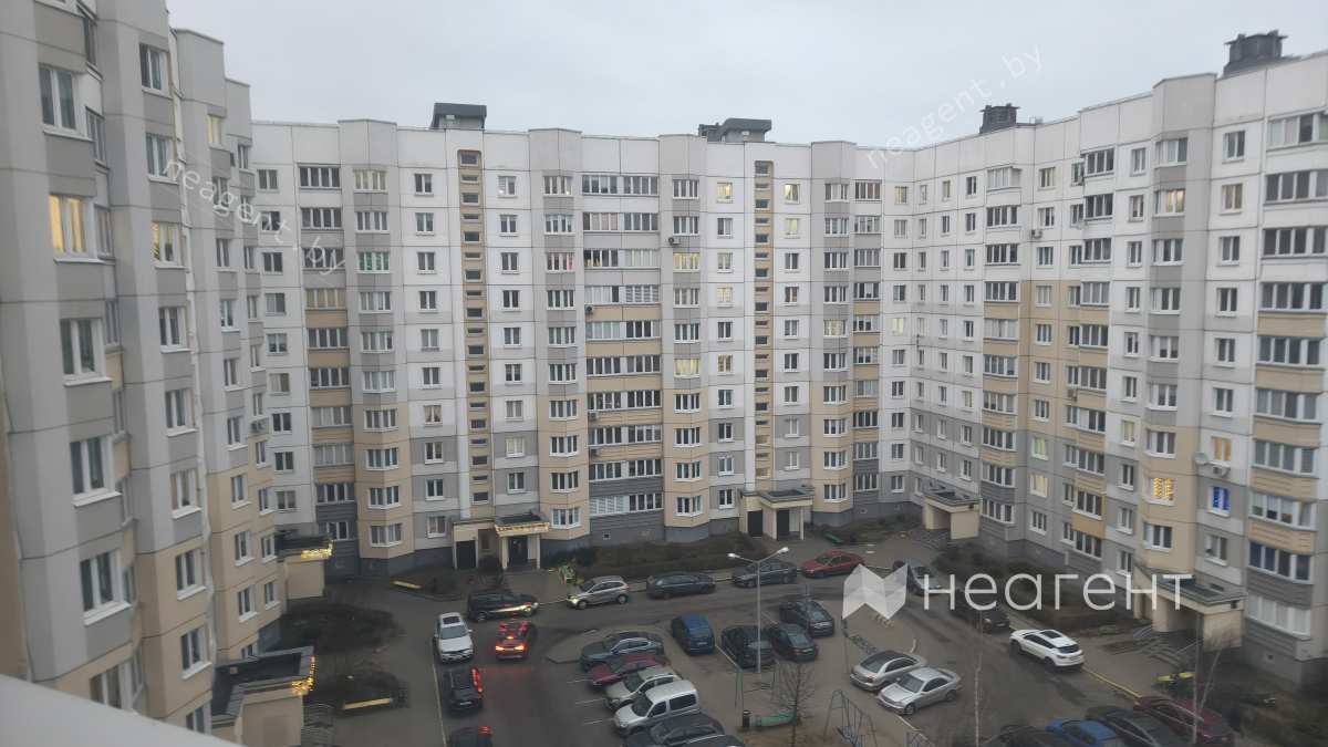 улица Киреенко, дом 5, вид из окна
