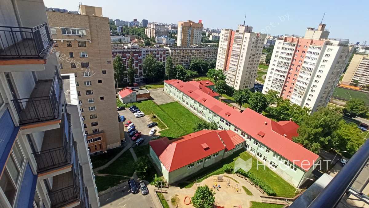 ул. Маяковского, дом 100 вид из окон во двор