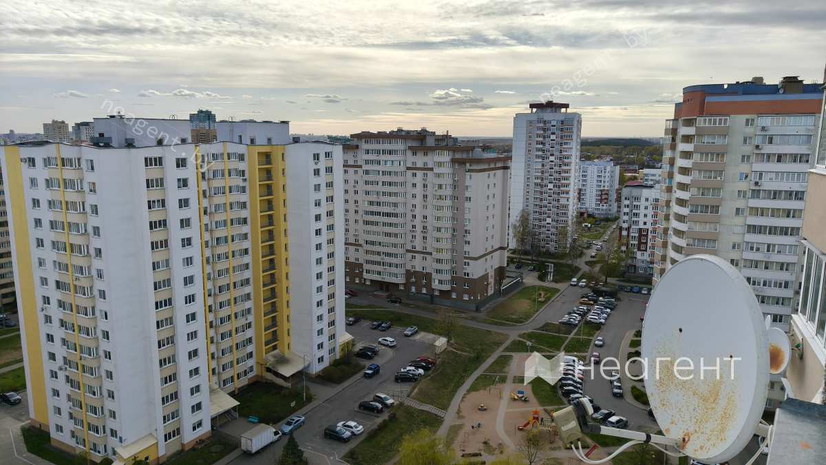 ул. Олешева, дом 1, вид из окна