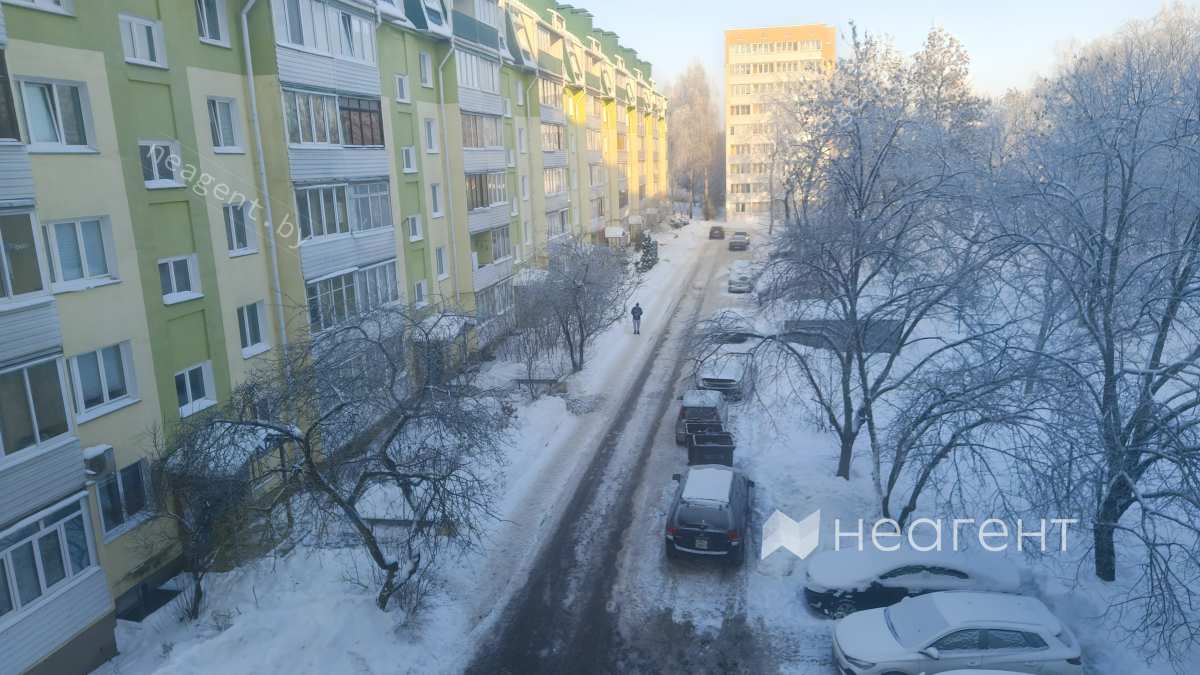 ул. Притыцкого, дом 38, вид из окна ул. Притыцкого, дом 38, вид из окна