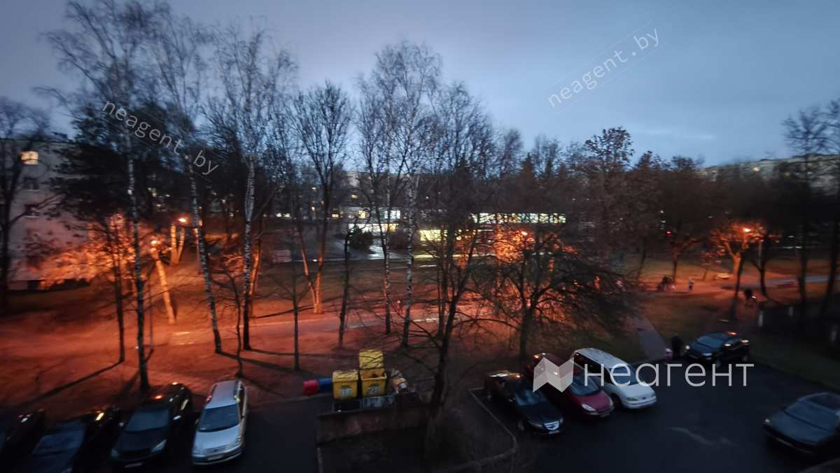ул. Янки Мавра, дом 19, вид из окна ул. Янки Мавра, дом 19, вид из окна