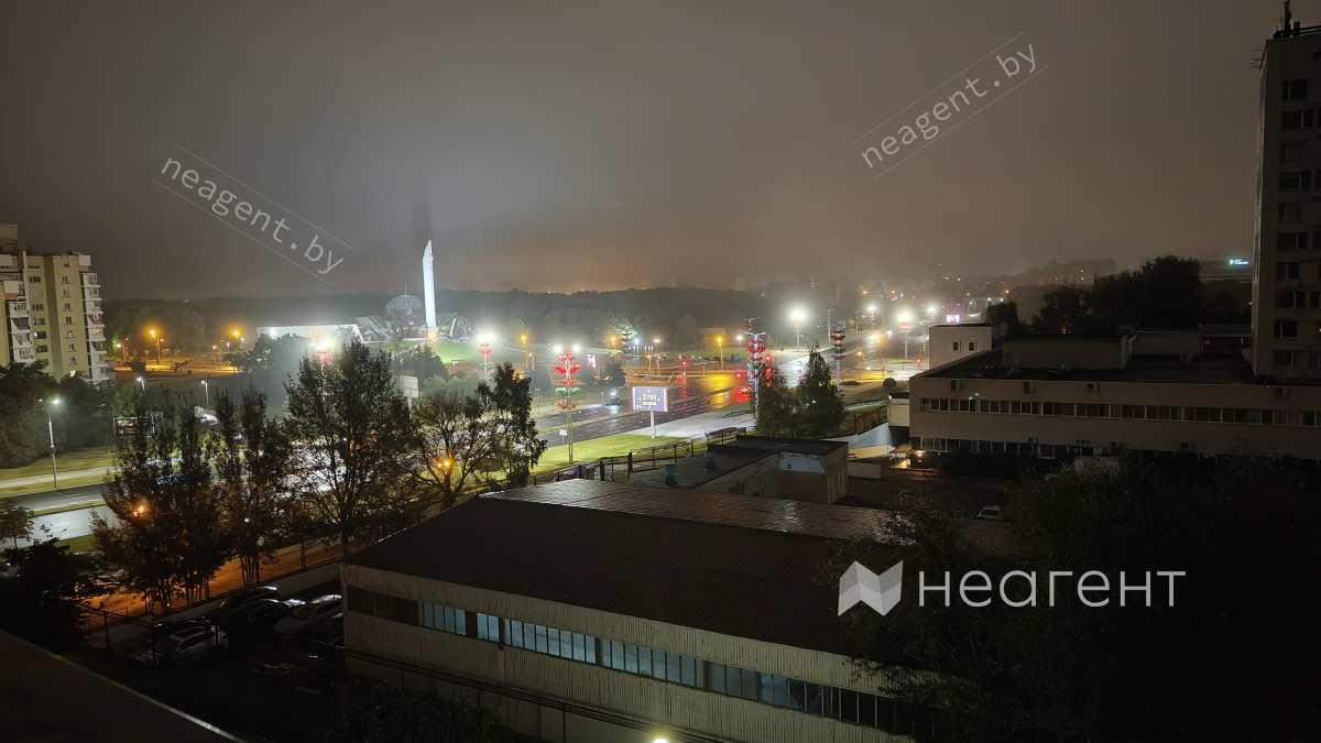 ул. Заславская, дом 12, вид из окна на проспект 