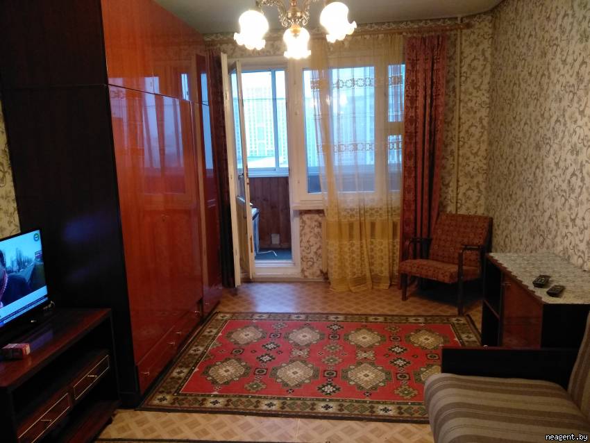 1-комнатная квартира, ул. Парниковая, 3/1, 580 рублей: фото 1