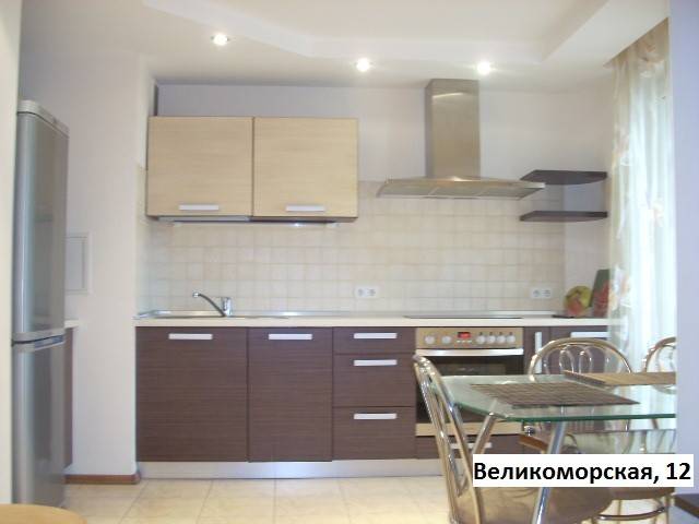 3-комнатная квартира, ул. Великоморская, 12, 1200 рублей: фото 1