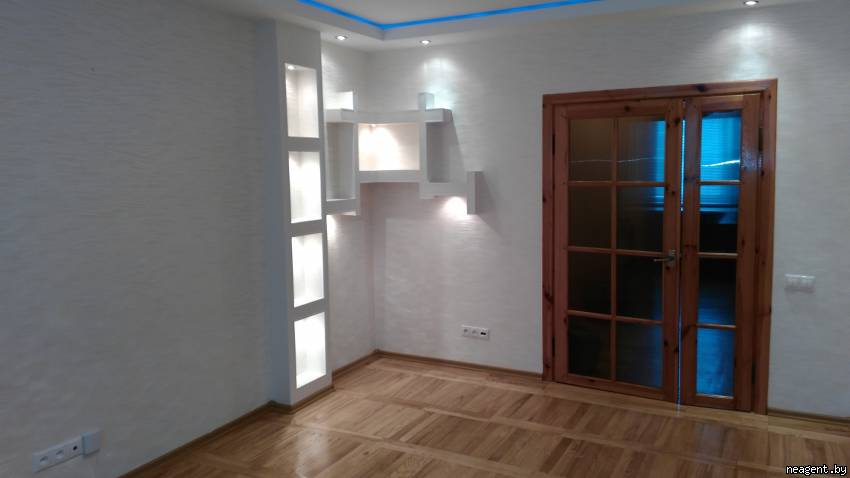 3-комнатная квартира, ул. Франциска Скорины, 15, 360 рублей: фото 1