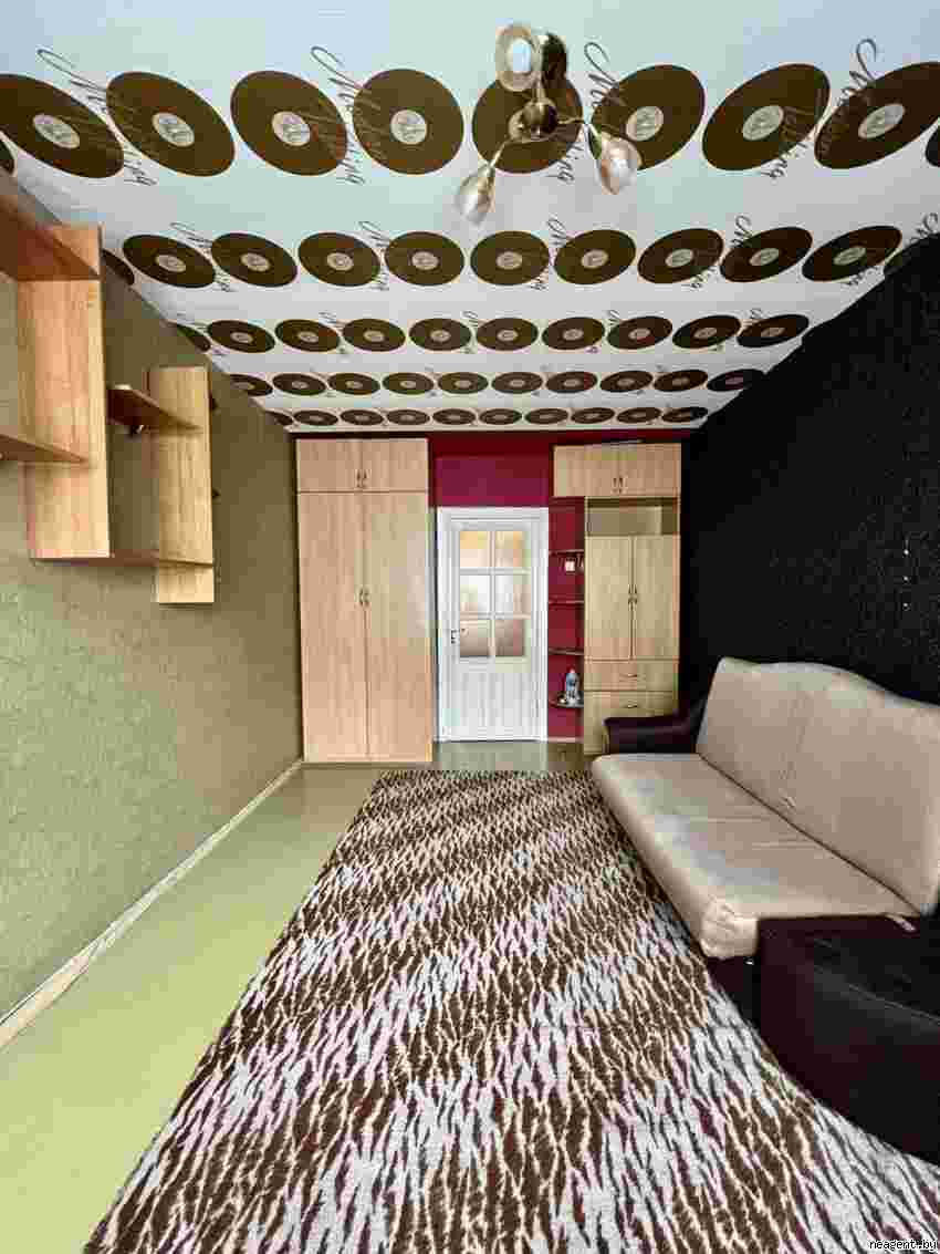 1-комнатная квартира, ул. Руссиянова, 13/3, 550 рублей: фото 1