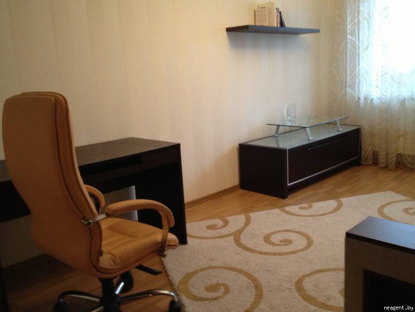 2-комнатная квартира, ул. Руссиянова, 18, 950 рублей: фото 1