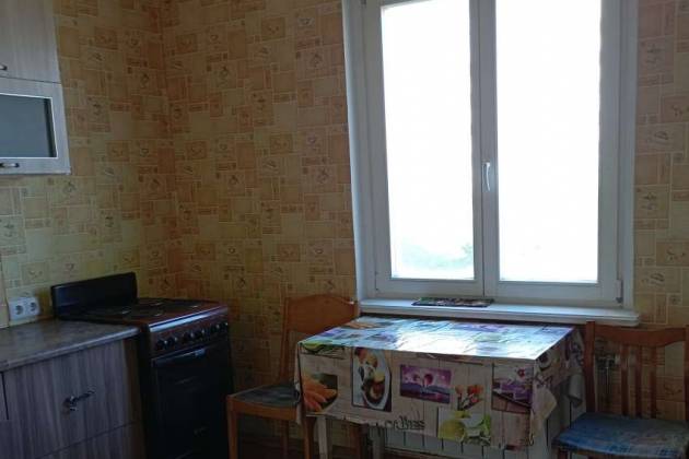 2-комнатная квартира, Люцинская, за 1300 р.