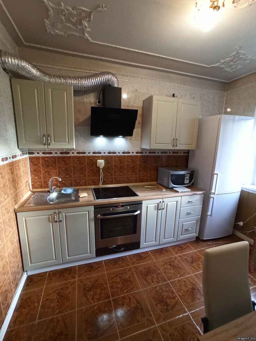 2-комнатная квартира, ул. Космонавтов, 15/1, 930 рублей: фото 1
