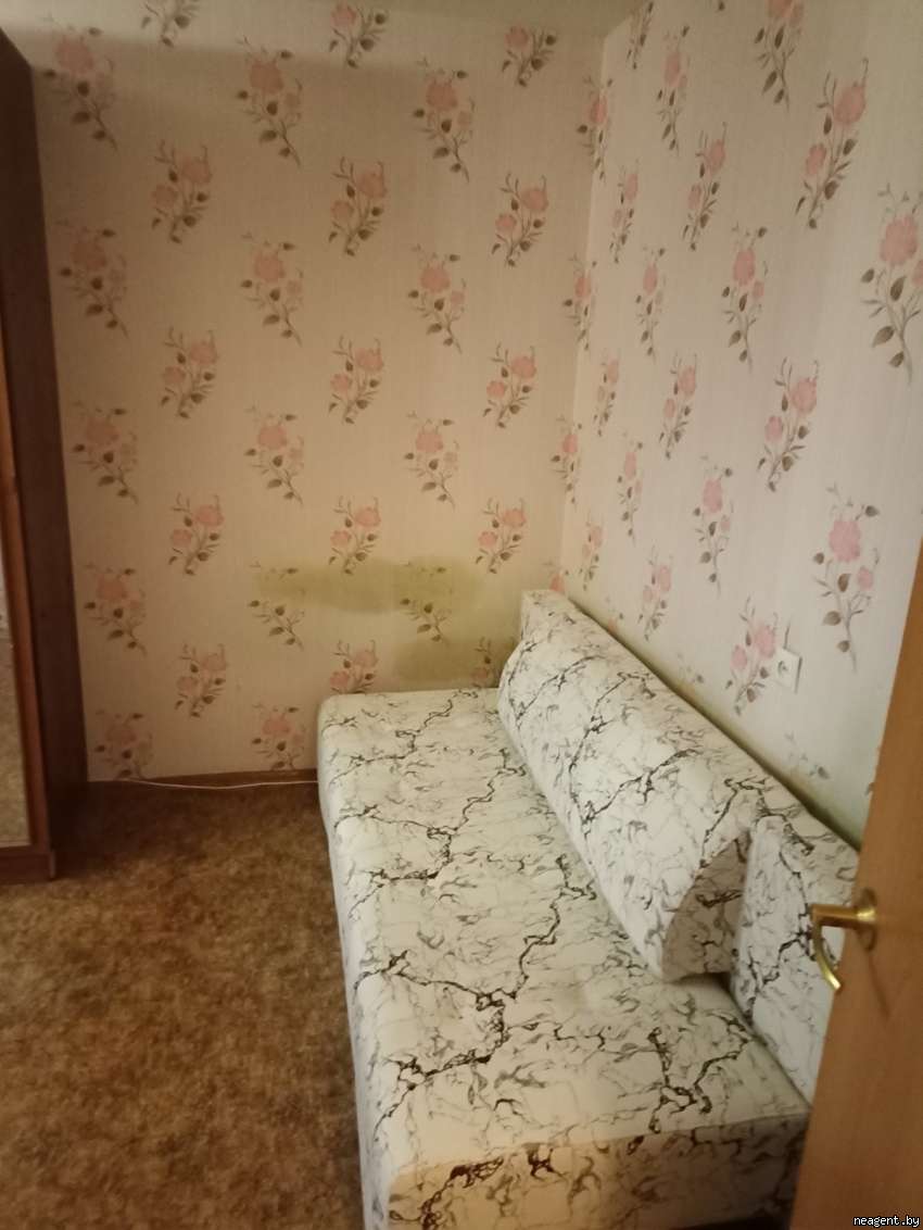 1-комнатная квартира, ул. Притыцкого, 106, 600 рублей: фото 1
