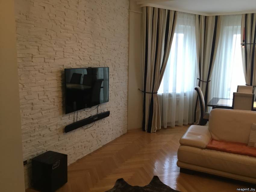 3-комнатная квартира, ул. Лещинского, 49, 1400 рублей: фото 1