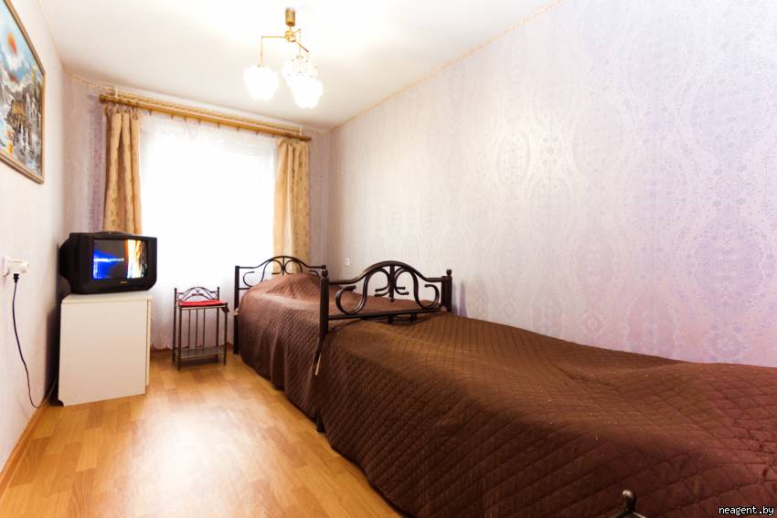 2-комнатная квартира, ул. Есенина, 6, 90 рублей: фото 2