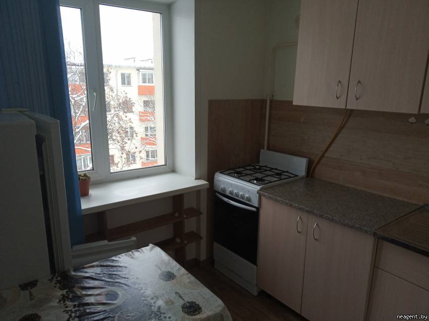 1-комнатная квартира, ул. Буденного, 24, 600 рублей: фото 1