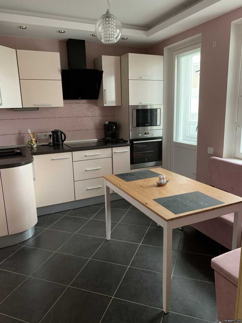 1-комнатная квартира, ул. Алеся Гаруна, 22, 1009 рублей: фото 1