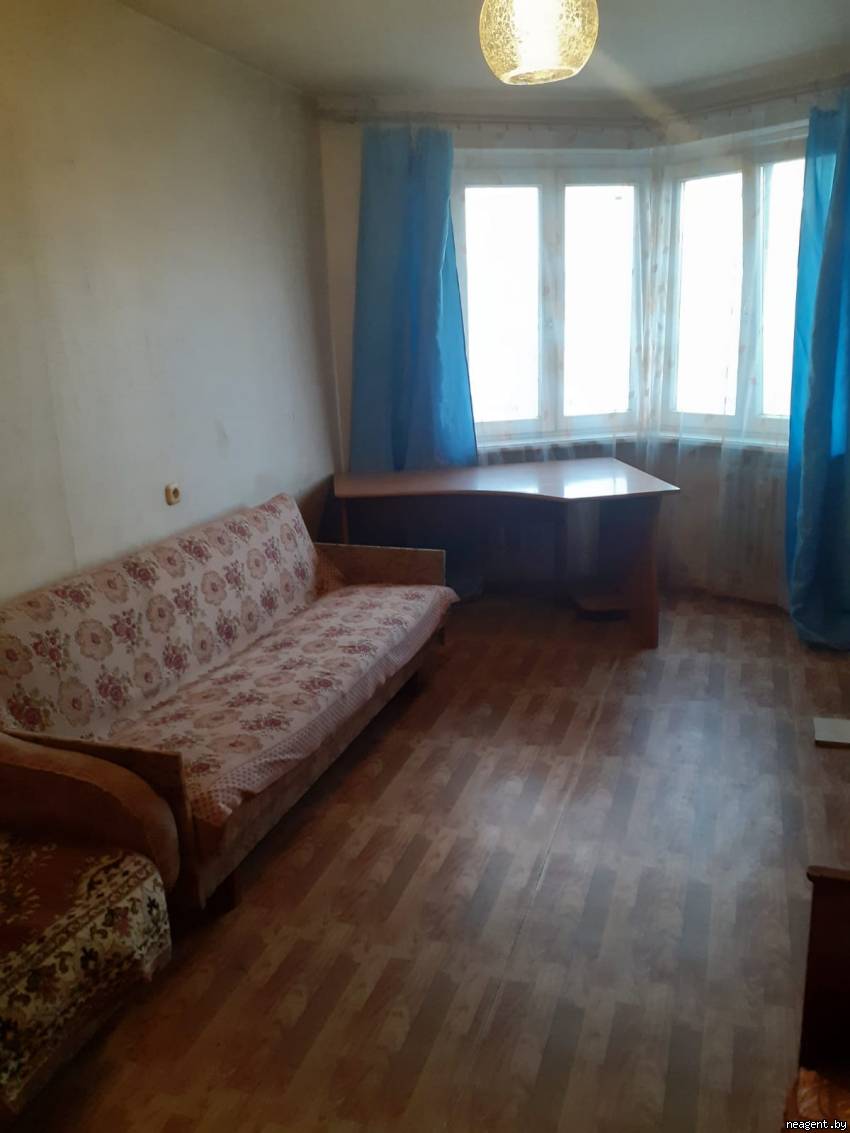 1-комнатная квартира, ул. Алеся Гаруна, 12, 300 рублей: фото 1