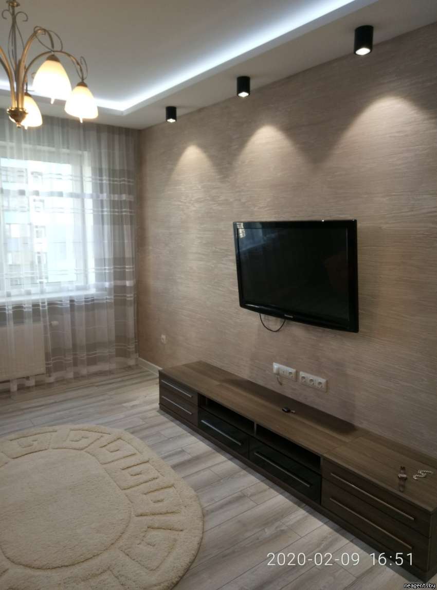 2-комнатная квартира, ул. Суворова, 302А, 1440 рублей: фото 1
