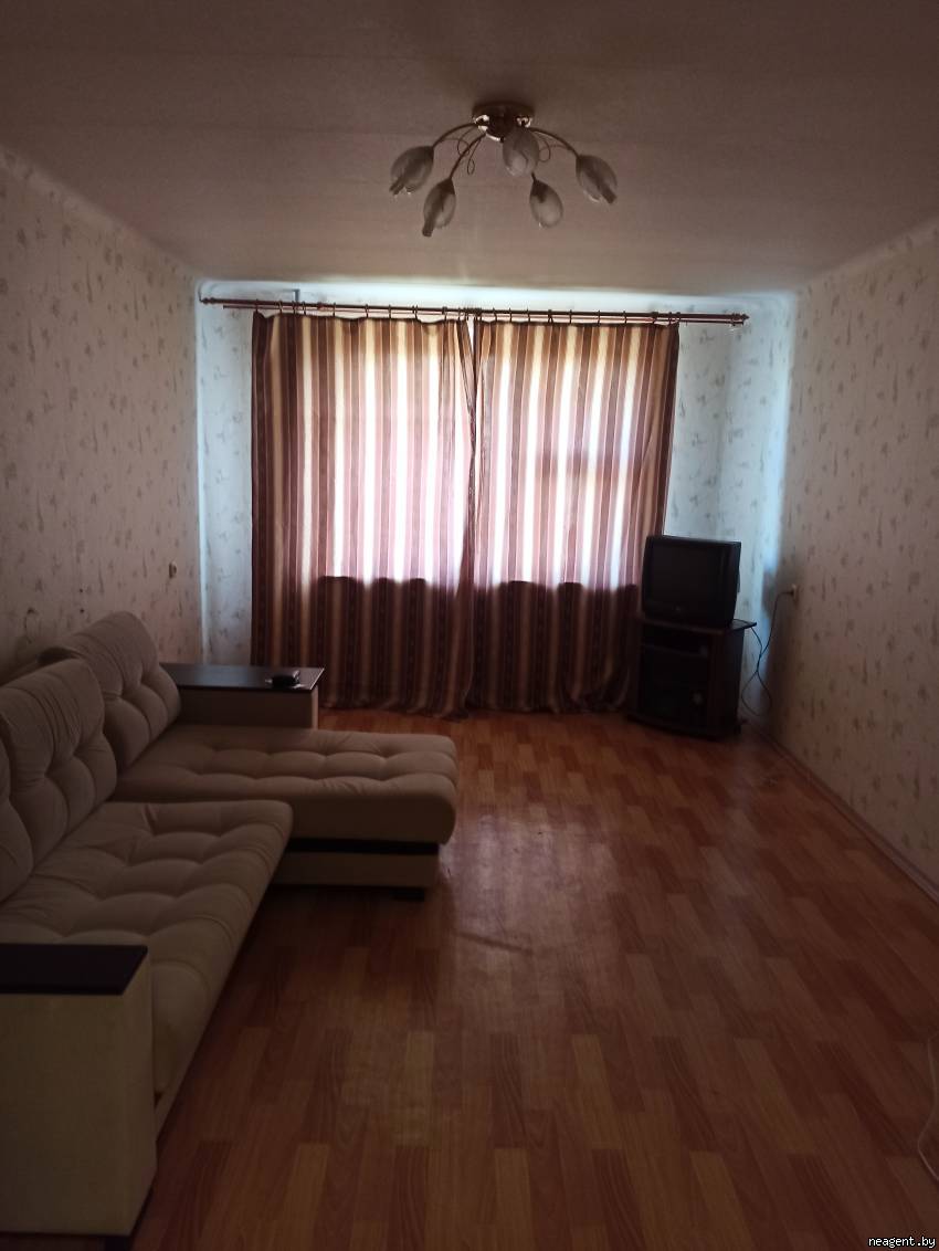 2-комнатная квартира, ул. Алеся Гаруна, 30, 900 рублей: фото 1