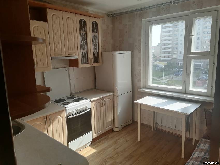 1-комнатная квартира, ул. Иосифа Жиновича, 4, 822 рублей: фото 1