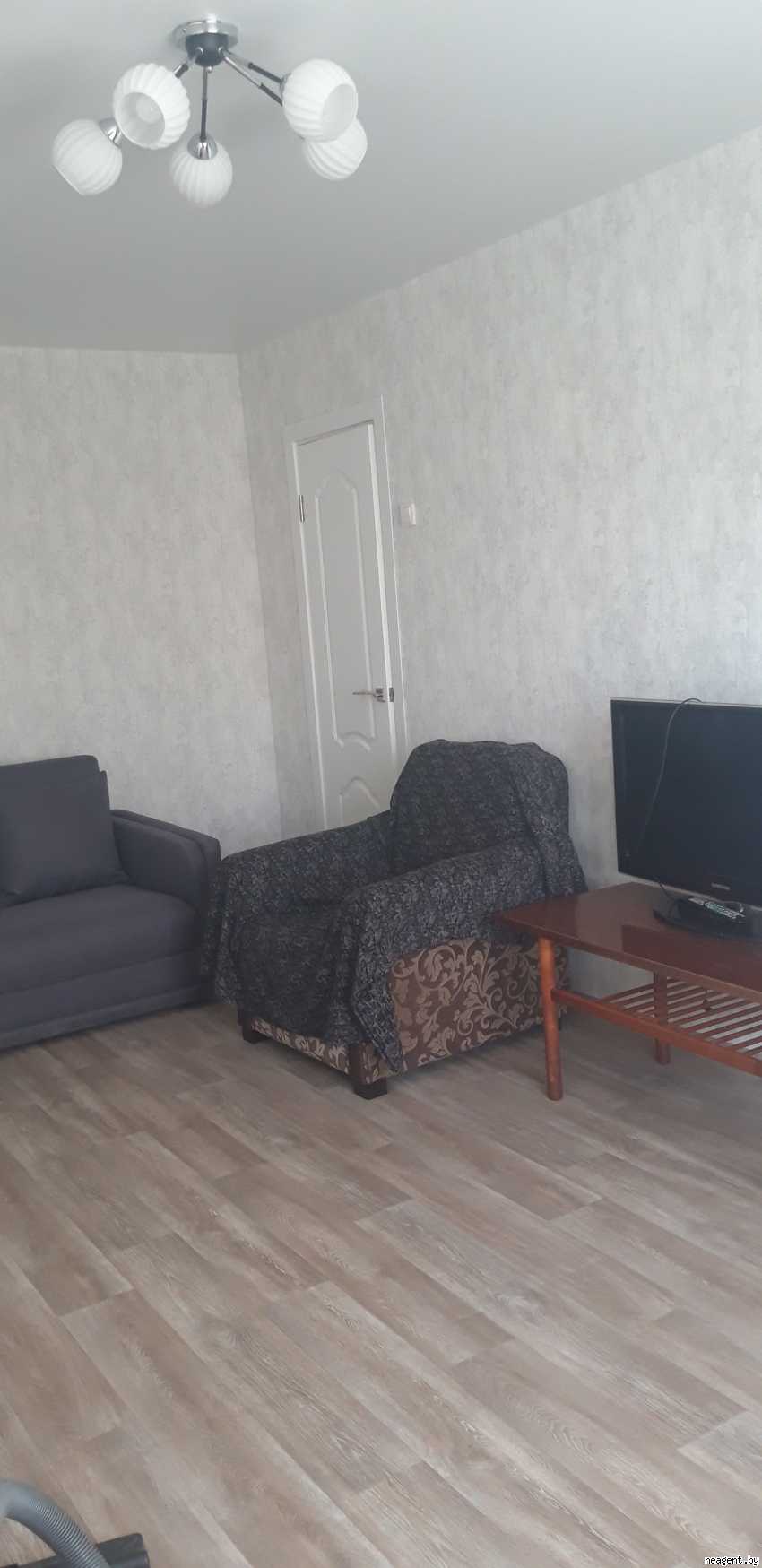 2-комнатная квартира, ул. Якуба Коласа, 48, 1026 рублей: фото 1
