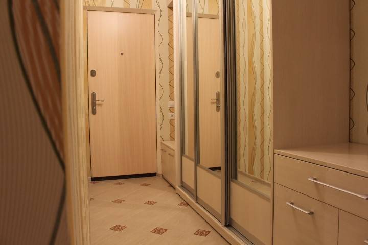 1-комнатная квартира, ул. Космонавтов, 14, 933 рублей: фото 1
