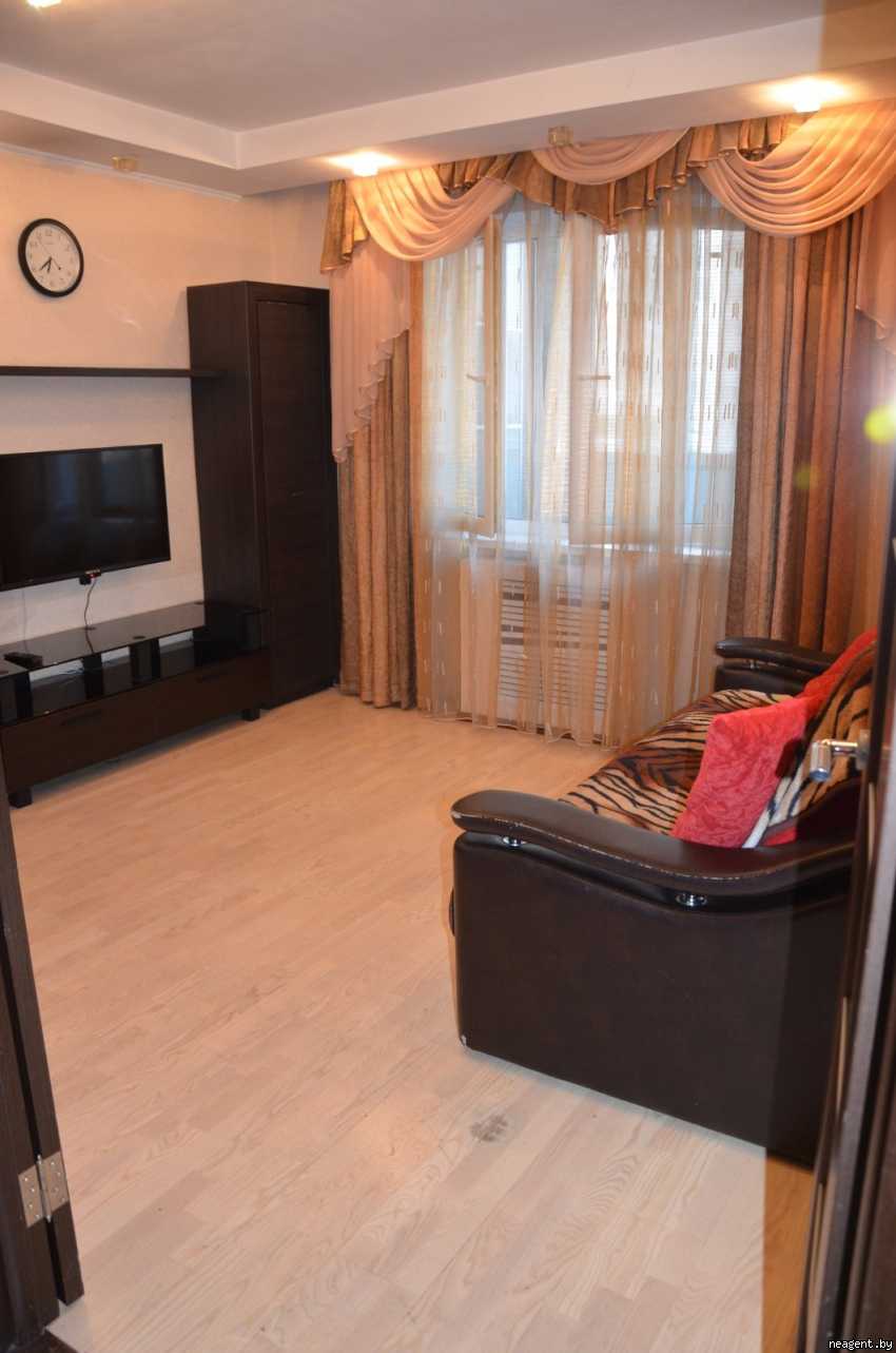 1-комнатная квартира, ул. Притыцкого, 37, 1280 рублей: фото 1