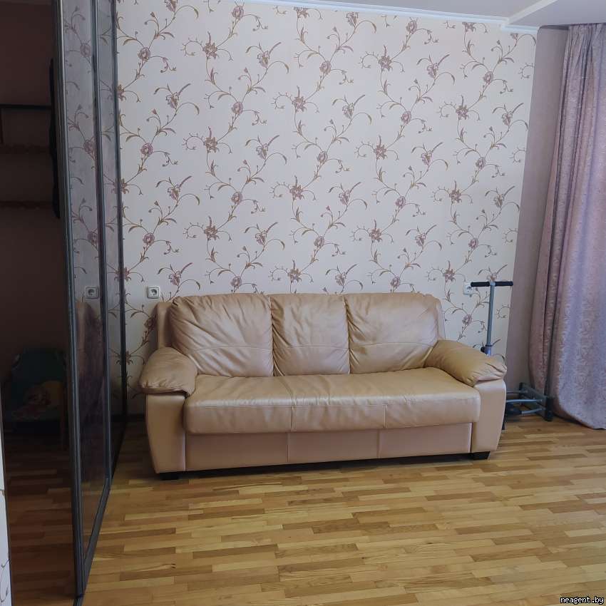1-комнатная квартира, ул. Алеся Гаруна, 20, 811 рублей: фото 1