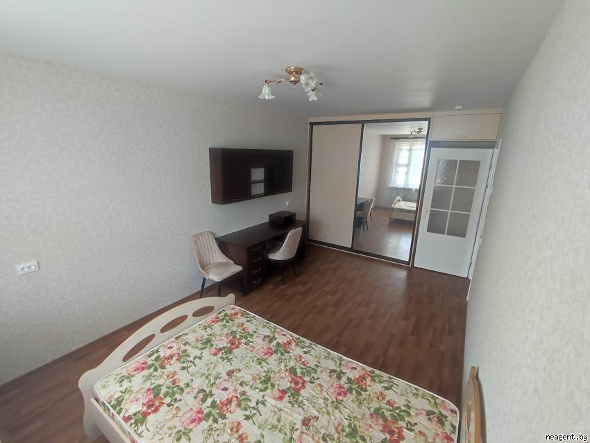 1-комнатная квартира, ул. Алеся Гаруна, 23, 840 рублей: фото 1