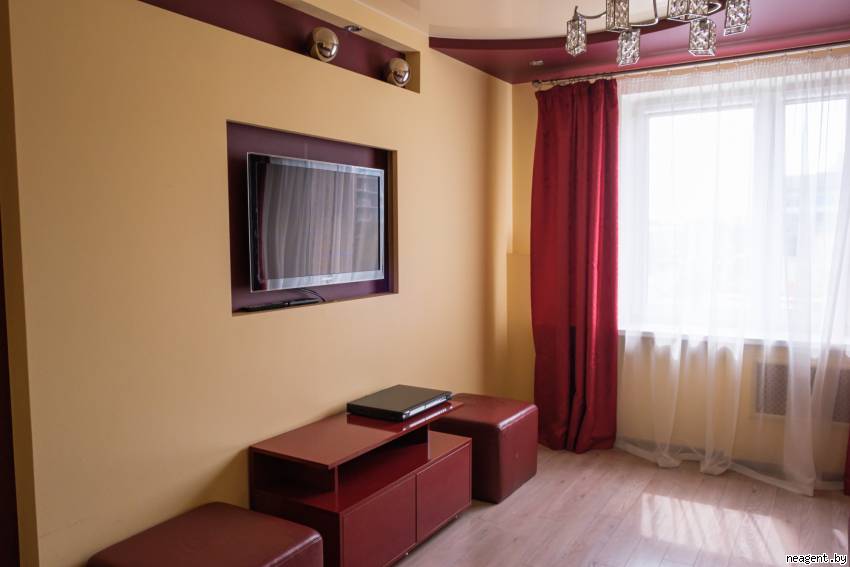 3-комнатная квартира, ул. Куйбышева, 75, 2190 рублей: фото 1