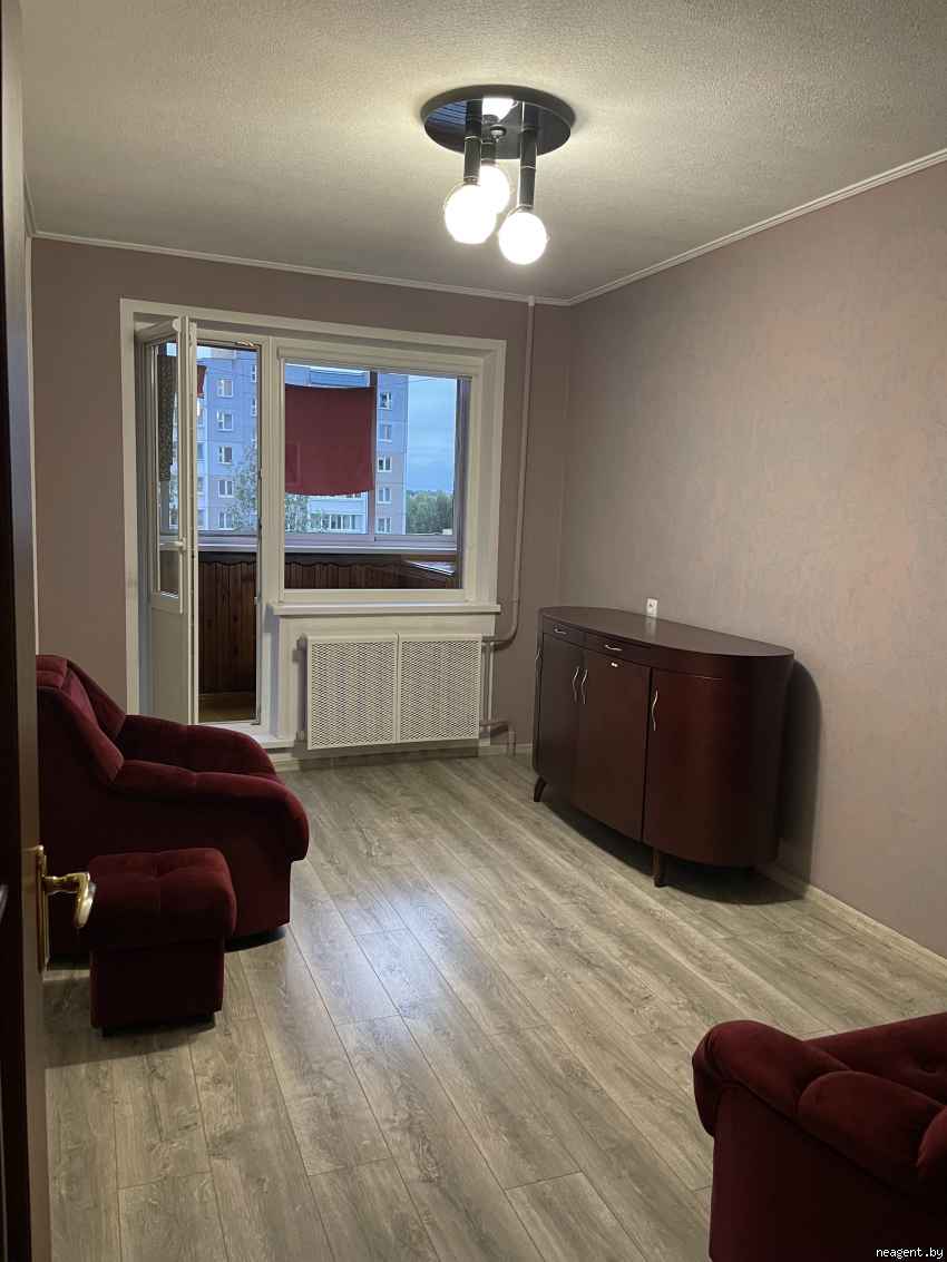 3-комнатная квартира, ул. Есенина, 9, 1434 рублей: фото 1