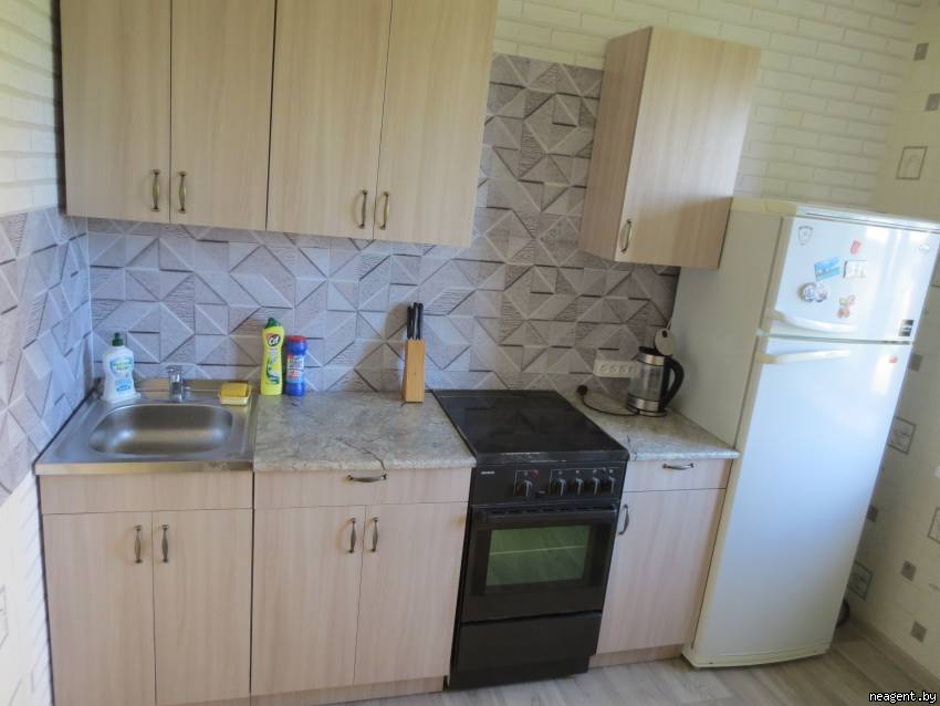 1-комнатная квартира, пр-т Победителей, 39, 895 рублей: фото 1