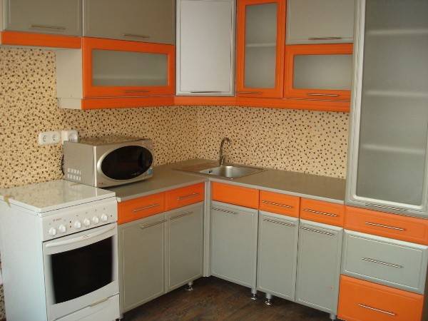 2-комнатная квартира, ул. Александрова, 10, 380 рублей: фото 1