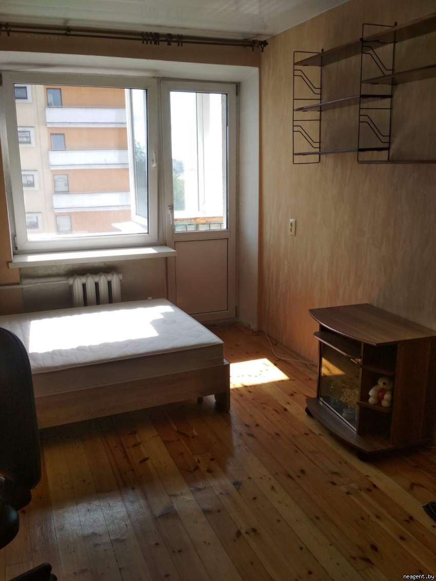 1-комнатная квартира, ул. Якуба Коласа, 30, 900 рублей: фото 1