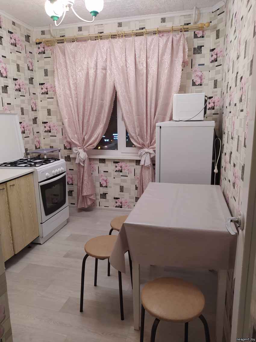 1-комнатная квартира, Независимости просп., 157/-, 900 рублей: фото 1