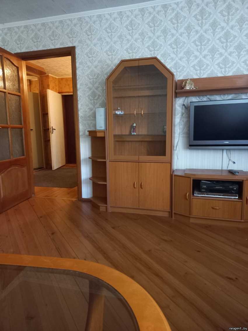 3-комнатная квартира, ул. Тимошенко, 10, 1800 рублей: фото 2