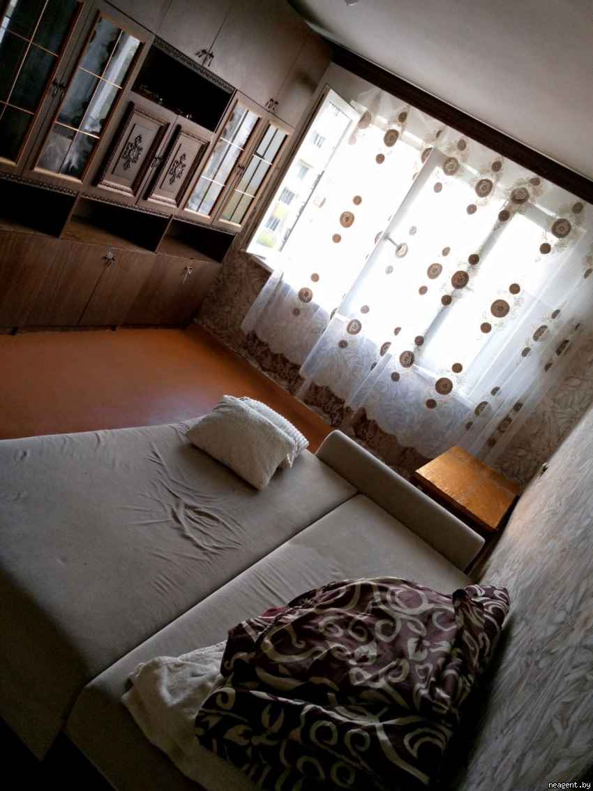 2-комнатная квартира, ул. Карастояновой, 23/1, 560 рублей: фото 1