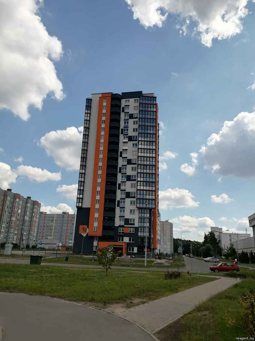 3-комнатная квартира, ул. Ильи Капиевича, 10, 1450 рублей: фото 1