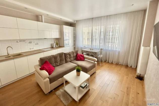 3-комнатная квартира, Ложинская ул., за 2240 р.