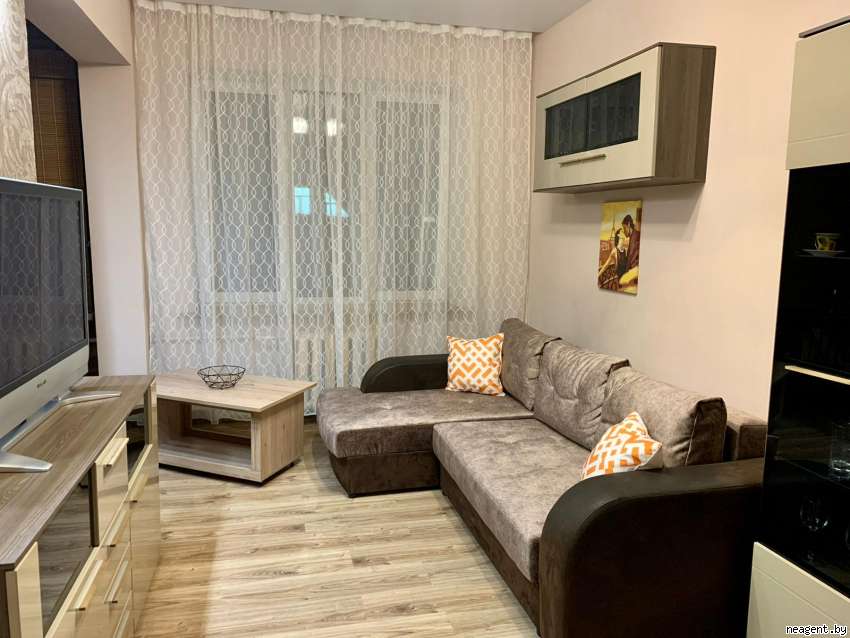 3-комнатная квартира, ул. Московская, 8, 2328 рублей: фото 1