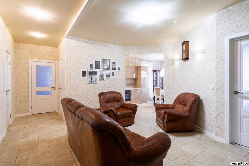 3-комнатная квартира, ул. Восточная, 107, 149 рублей: фото 1