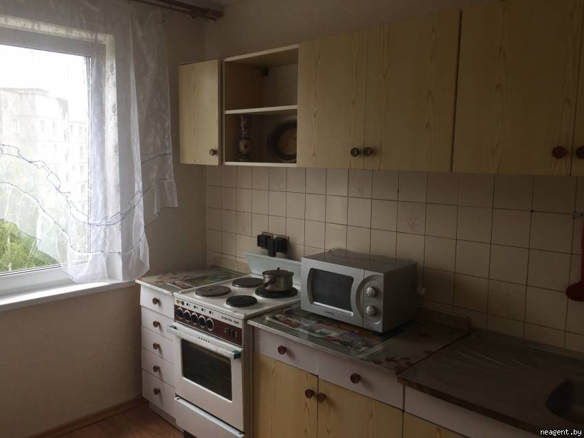 3-комнатная квартира, ул. Есенина, 6/1, 1950 рублей: фото 4