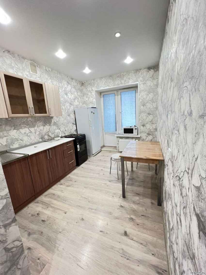 1-комнатная квартира, ул. Чехова, 49, 380 рублей: фото 1