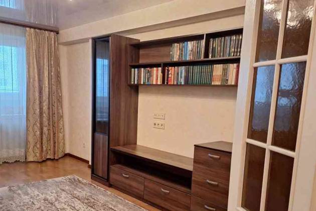 1-комнатная квартира, Юрия Семеняко ул., за 420 р.