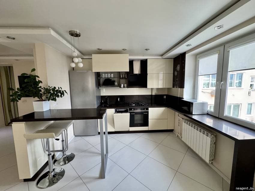 4-комнатная квартира, ул. Пономаренко, 54, 2630 рублей: фото 1