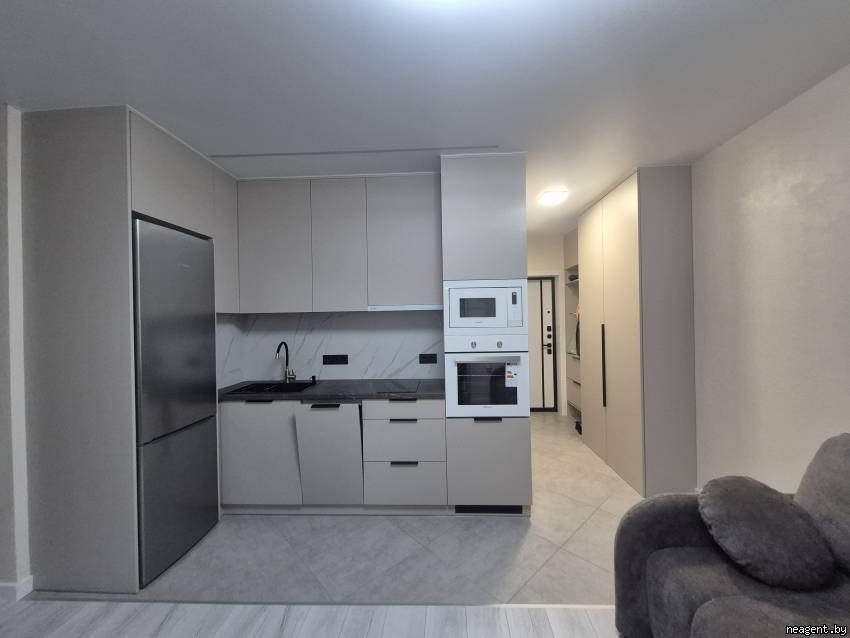 3-комнатная квартира, ул. Михаила Савицкого, 37, 2040 рублей: фото 1